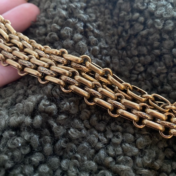 CHANEL TWEED 2.55 REISSUE  w/ BIJOUX CHAIN - Picture 4 of 16